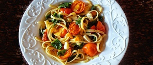 Spaghetti with Mozzarella, Spinach, Basil and Tomatoes