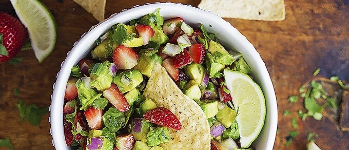 Strawberry Avocado Salsa de aquacate palta y frutilla fresas