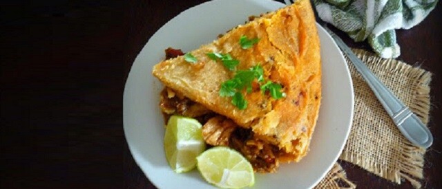 Pastel azteca (cazuela de enchiladas de pavo)