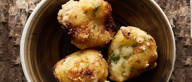 Buñuelos de coliflor y queso