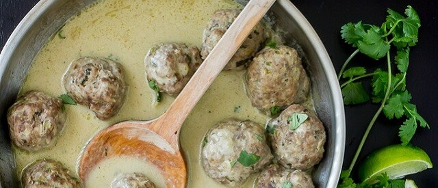 Albóndigas de curry verde tailandés