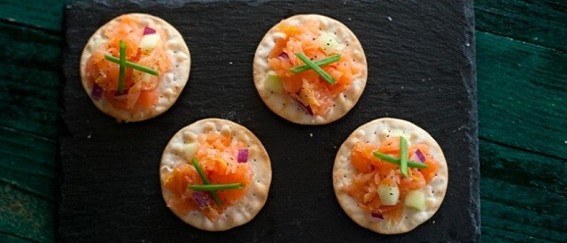 Canapé de salmón crujiente