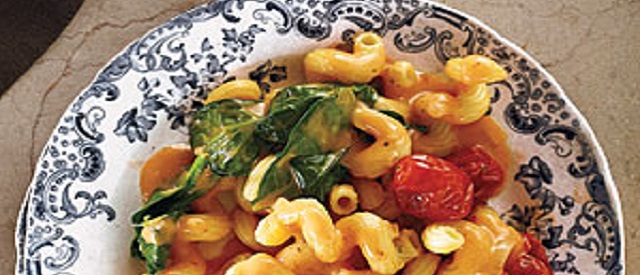 Mac y queso (o cavatappi) con tomates